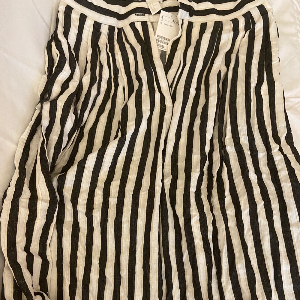 NEVER WORN, H&M black and white culottes